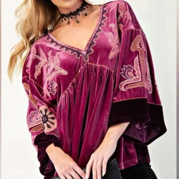 easel Tops - Embroidered Velvet Top in Rich Magenta♥️ Size 1X NWT